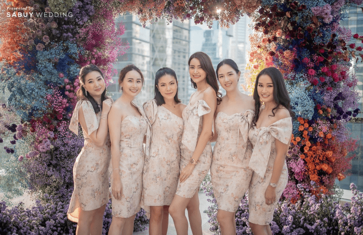  รีวิวงานหมั้นสีสันสดใส โดดเด่นจากดอกไม้มากกว่า 50 ชนิด @ Park Hyatt Bangkok