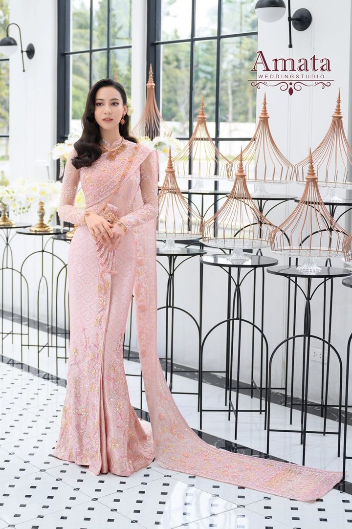  สวยเลอค่า งามสง่าในชุดไทย Collection Winter 2022 จากห้องเสื้อ Amata 