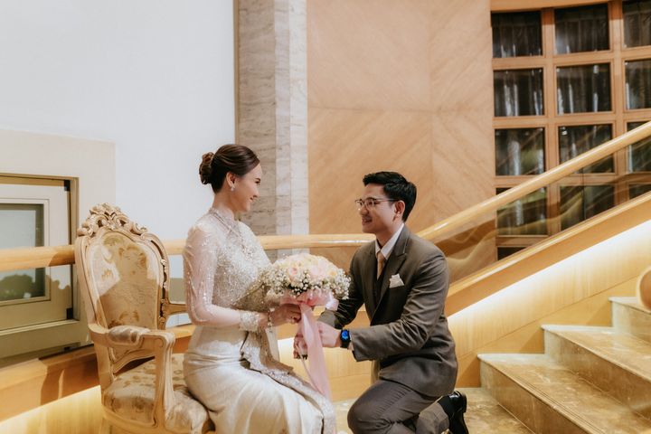  รีวิวงานแต่งธีมสีขาว ชมพู พีช สวยหวานฟุ้งด้วยดอกไม้ @ Sheraton Grande Sukhumvit Hotel