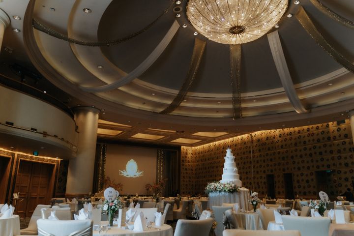  รีวิวงานแต่งธีมสีขาว ชมพู พีช สวยหวานฟุ้งด้วยดอกไม้ @ Sheraton Grande Sukhumvit Hotel