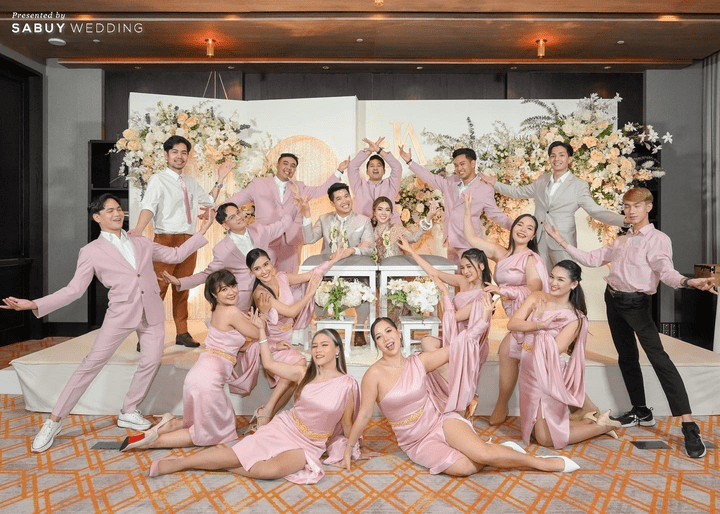  รีวิวงานแต่งสวยดุจเทพนิยาย ดอกไม้ Multi Color และชุดเจ้าสาวหนัก 34 กิโลกรัม!! @ Hyatt Regency Bangkok Sukhumvit