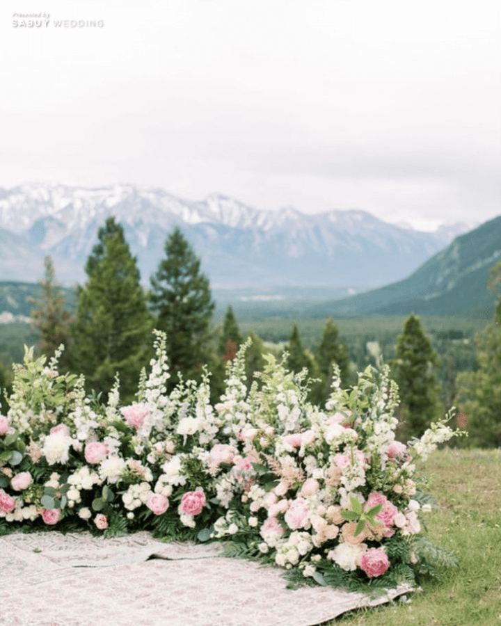  ไอเดียจัดดอกไม้งานแต่ง เนรมิตงานแต่งสวยสะพรั่งในหมู่ดอกไม้