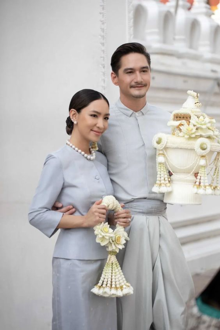  ชุดแต่งงานไทย มีแบบไหนบ้าง เลือกยังไงให้เหมาะกับตัวเอง