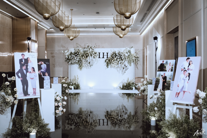  รีวิวงานแต่งคุมโทน เรียบหรูดูดีด้วย White Rose and Greenery @Grande Centre Point Surawong Bangkok