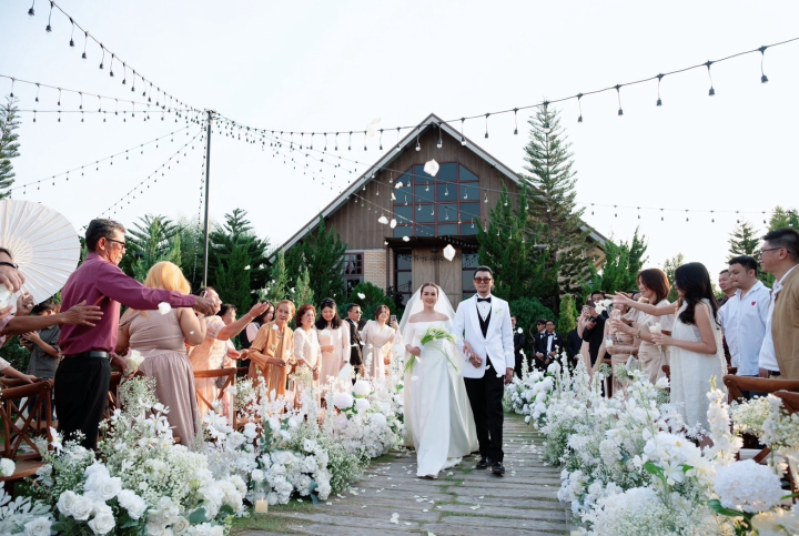 รีวิวงานแต่งฟีลสวนในฝันสไตล์ Homey เก็บทุกโมเมนต์ที่ออกแบบด้วยหัวใจ @BARN KlongSuan