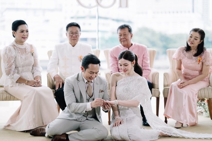  รีวิวงานแต่งวิวริมแม่น้ำ กลิ่นอายอิตาลีในโทนสีฤดูใบไม้ผลิ @The Peninsula Bangkok