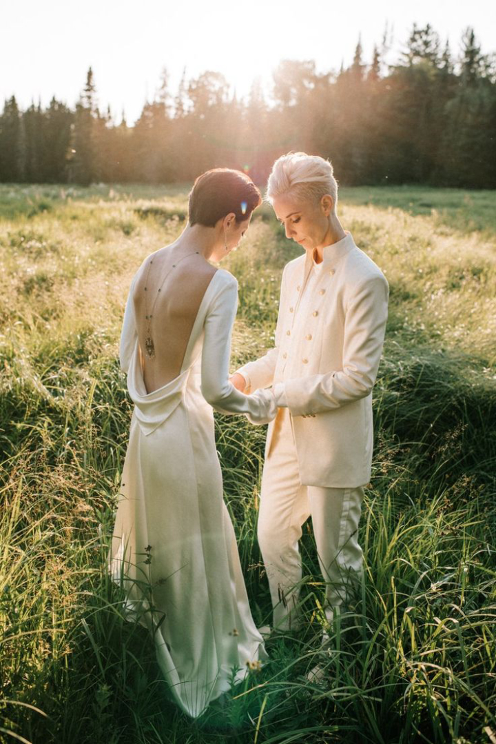  10 ไอเดียชุดแต่งงาน LGBTQ+ เลือกใส่ให้เป็นตัวเอง