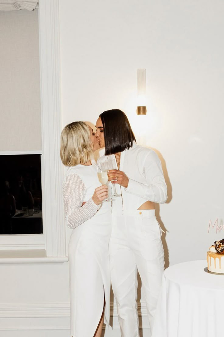  10 ไอเดียชุดแต่งงาน LGBTQ+ เลือกใส่ให้เป็นตัวเอง