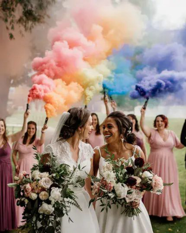  10 ไอเดียชุดแต่งงาน LGBTQ+ เลือกใส่ให้เป็นตัวเอง