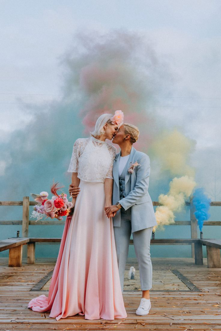  10 ไอเดียชุดแต่งงาน LGBTQ+ เลือกใส่ให้เป็นตัวเอง