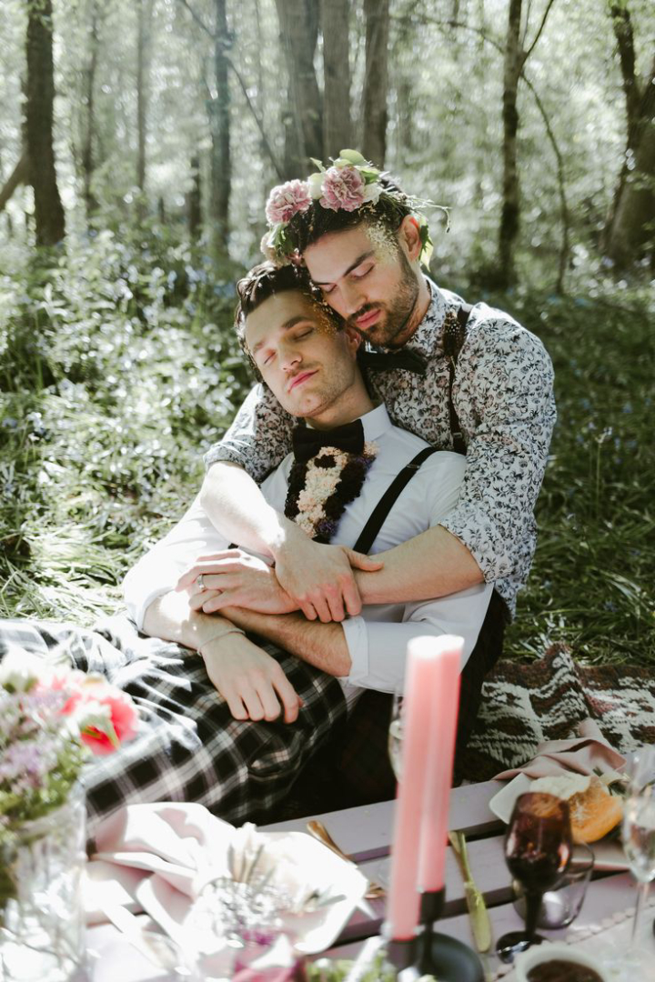  10 ไอเดียชุดแต่งงาน LGBTQ+ เลือกใส่ให้เป็นตัวเอง
