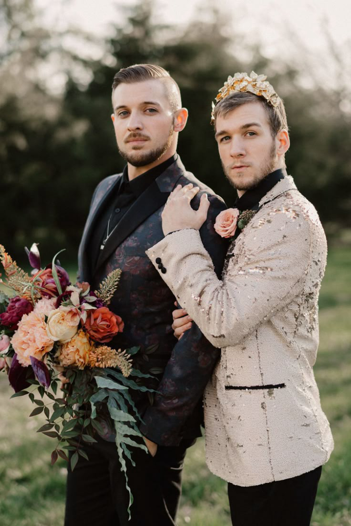  10 ไอเดียชุดแต่งงาน LGBTQ+ เลือกใส่ให้เป็นตัวเอง