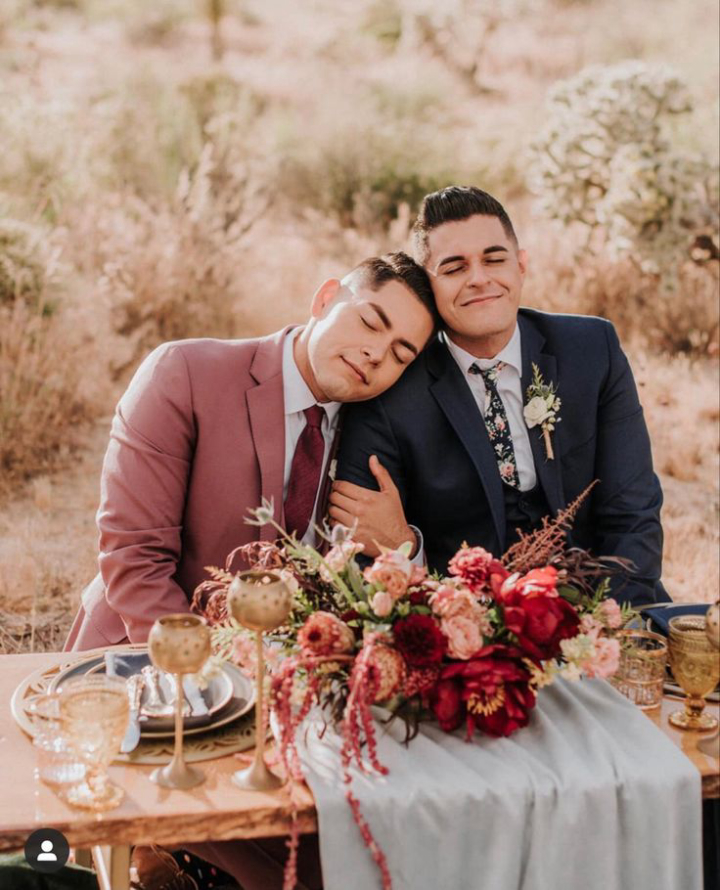  10 ไอเดียชุดแต่งงาน LGBTQ+ เลือกใส่ให้เป็นตัวเอง