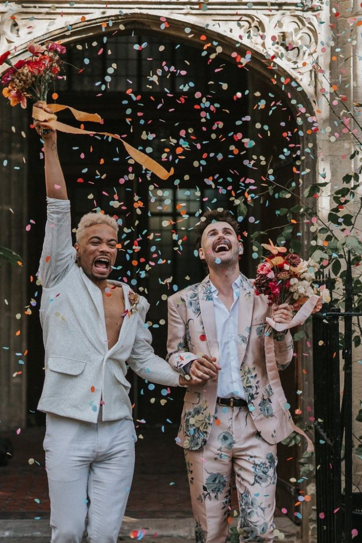  10 ไอเดียชุดแต่งงาน LGBTQ+ เลือกใส่ให้เป็นตัวเอง