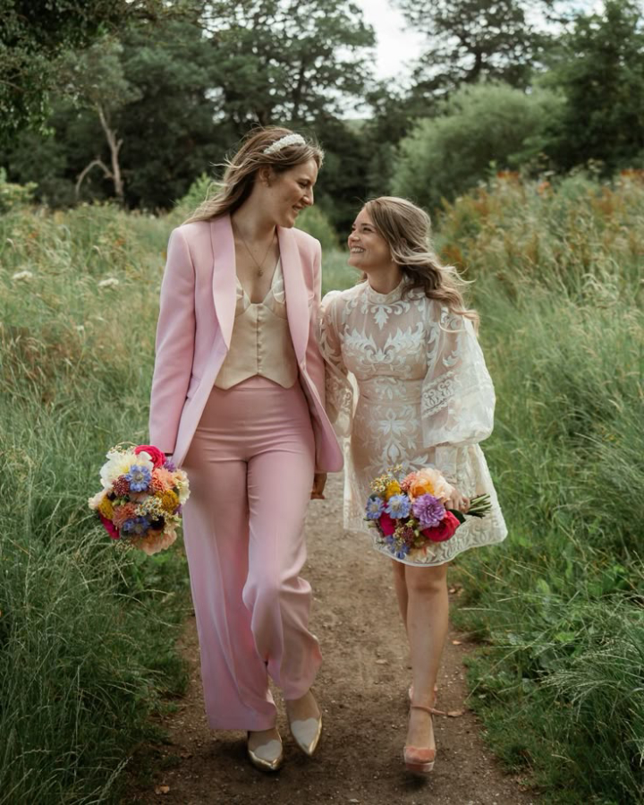  10 ไอเดียชุดแต่งงาน LGBTQ+ เลือกใส่ให้เป็นตัวเอง
