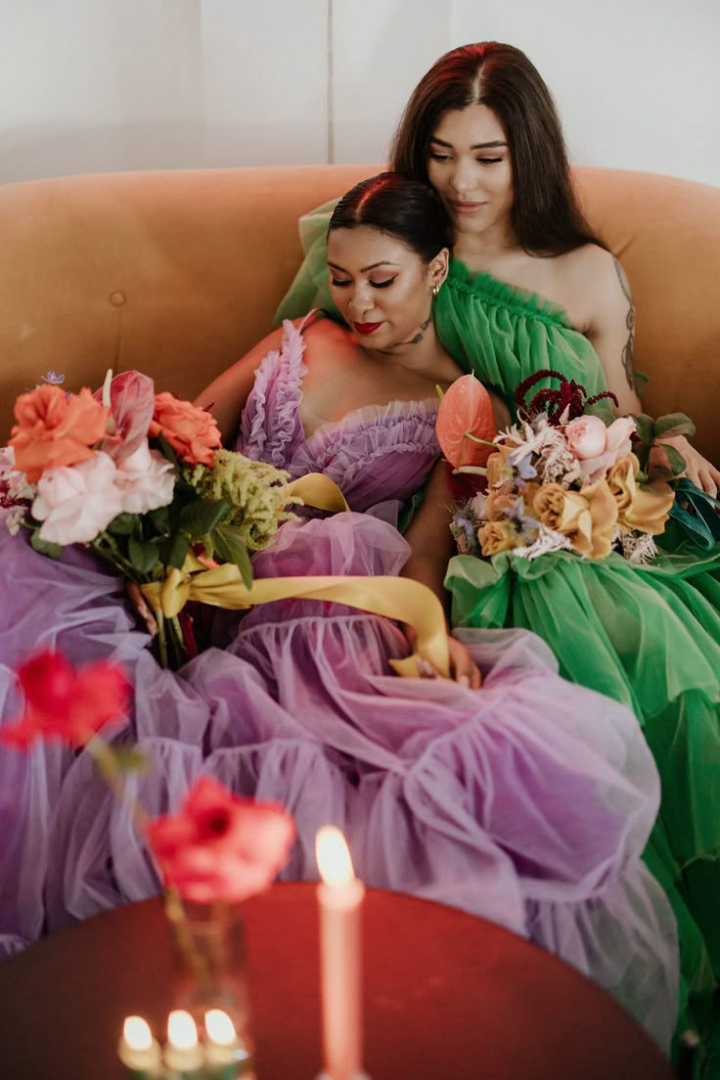  10 ไอเดียชุดแต่งงาน LGBTQ+ เลือกใส่ให้เป็นตัวเอง