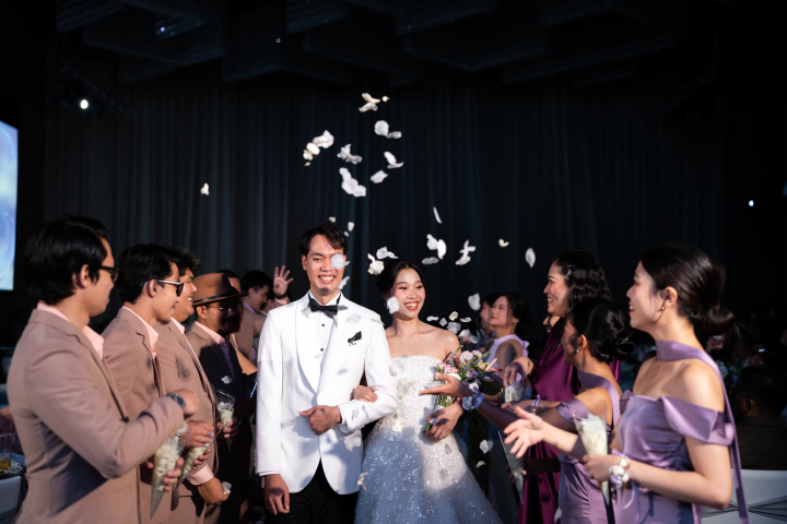  รีวิวงานแต่ง Sustainable เนรมิตสวนดอกไม้ธีมสีม่วงไลแลค-พีช @Chatrium Grand Bangkok