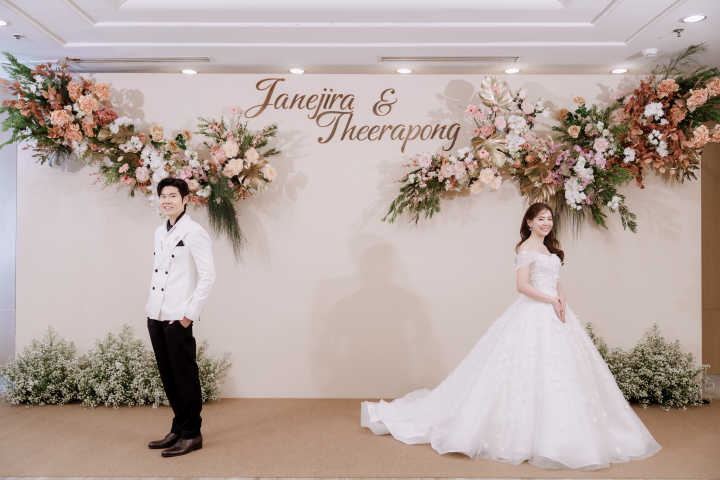  รีวิวงานแต่งแสนอบอุ่นสไตล์ Cozy ที่บ่าวสาวออกแบบเอง @Avani Ratchada Bangkok Hotel