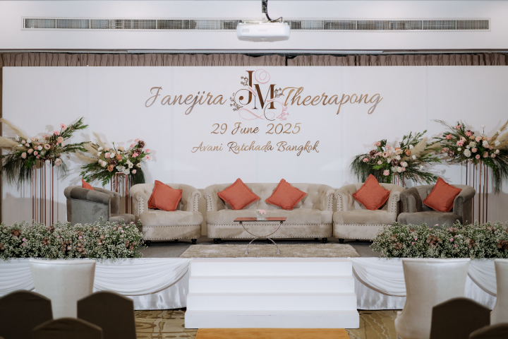  รีวิวงานแต่งแสนอบอุ่นสไตล์ Cozy ที่บ่าวสาวออกแบบเอง @Avani Ratchada Bangkok Hotel