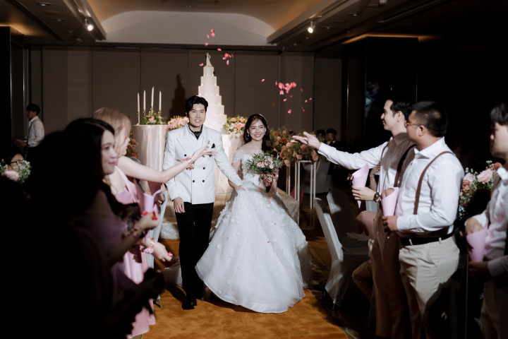  รีวิวงานแต่งแสนอบอุ่นสไตล์ Cozy ที่บ่าวสาวออกแบบเอง @Avani Ratchada Bangkok Hotel