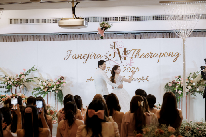  รีวิวงานแต่งแสนอบอุ่นสไตล์ Cozy ที่บ่าวสาวออกแบบเอง @Avani Ratchada Bangkok Hotel