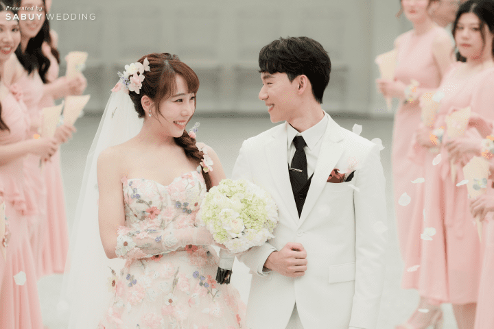  รีวิวงานแต่งที่ตอบโจทย์สายถ่ายรูปในธีม Multiverse of the Sweetness จัดเต็มกิมมิกพิเศษ @AUBE