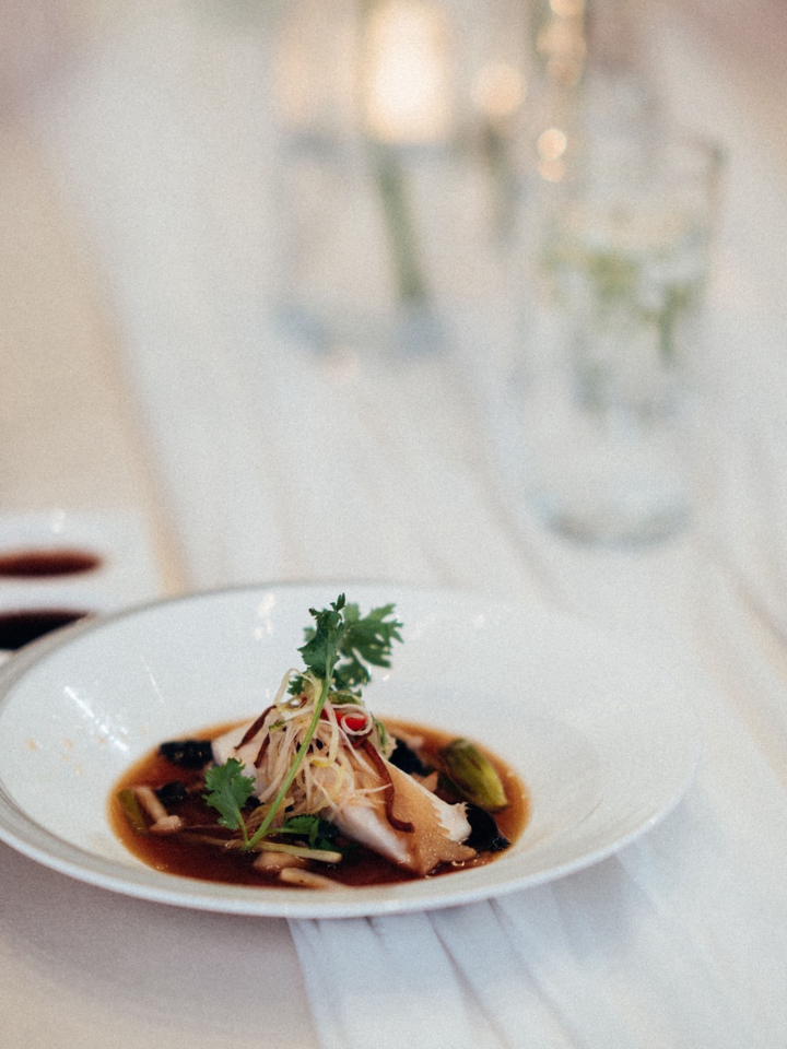  รีวิวงานแต่ง Timeless Design สวยคลาสสิก พิธีเรียบง่ายไปกับอาหารจีนมื้อพิเศษ @Conrad Bangkok