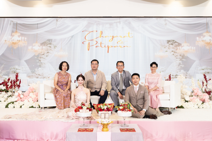 รีวิวงานหมั้นพิธีจีน ละมุนชวนฝันด้วยดอกไม้โทนชมพู ขาว แดง @ Novotel Bangkok Platinum Pratunam