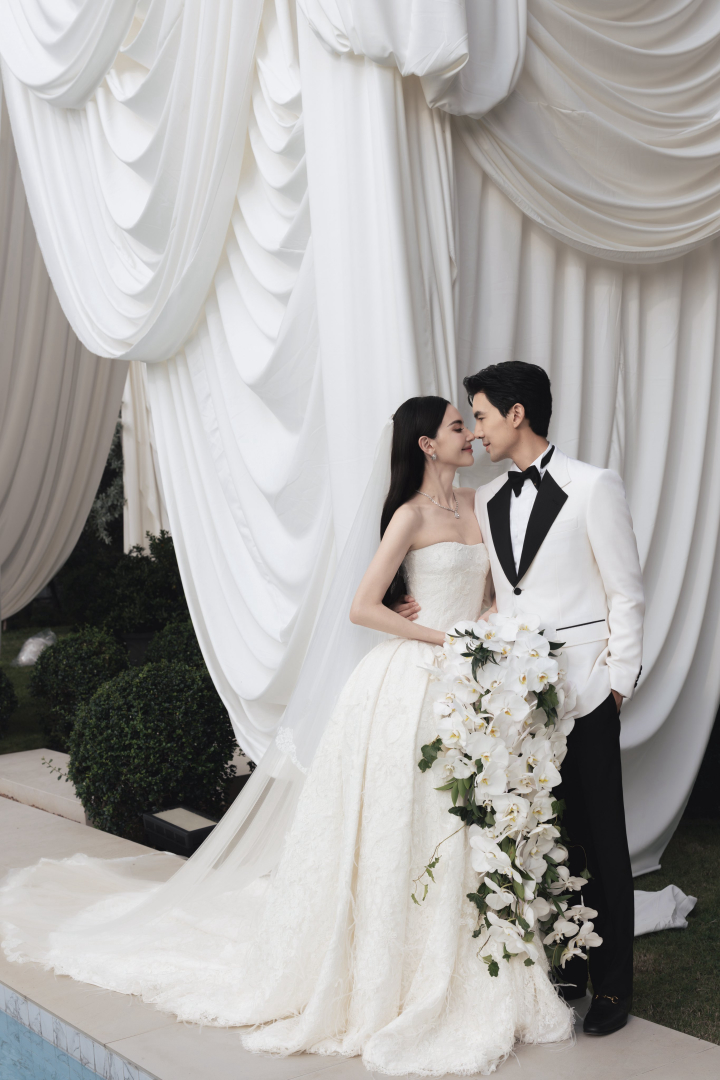 งานแต่งซุปตาร์สายแฟ "ใหม่ ดาวิกา - เต๋อ ฉันทวิชช์" กับดีเทลชุดบ่าวสาวสุดยูนีค!