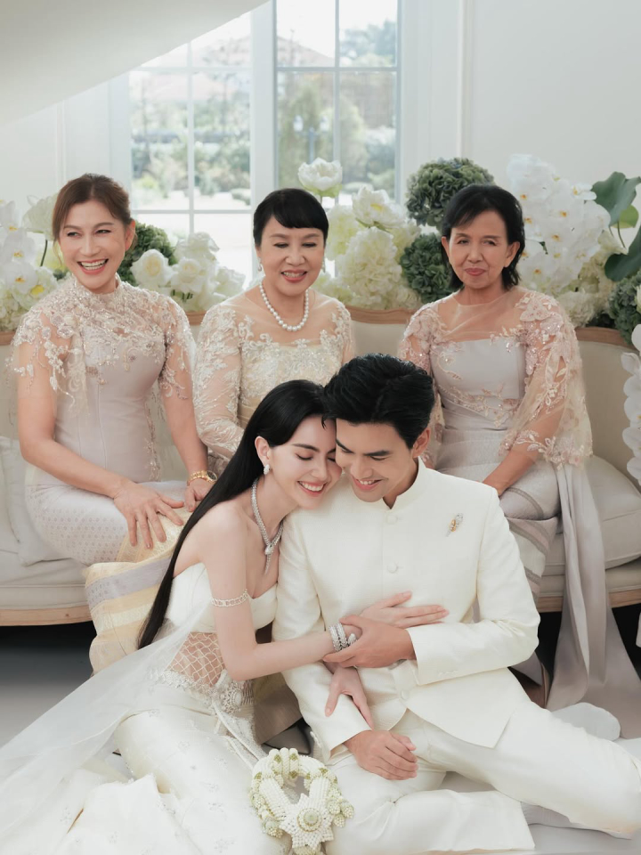 งานแต่งซุปตาร์สายแฟ "ใหม่ ดาวิกา - เต๋อ ฉันทวิชช์" กับดีเทลชุดบ่าวสาวสุดยูนีค!