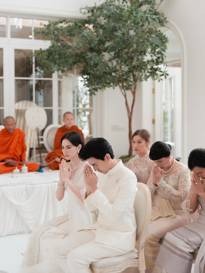 งานแต่งซุปตาร์สายแฟ "ใหม่ ดาวิกา - เต๋อ ฉันทวิชช์" กับดีเทลชุดบ่าวสาวสุดยูนีค!