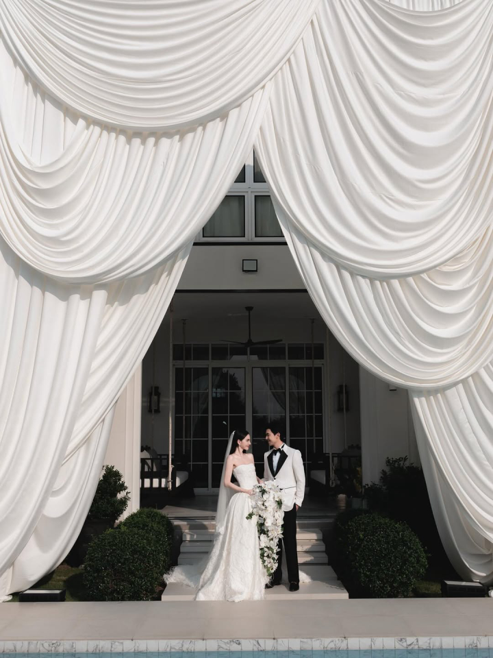 งานแต่งซุปตาร์สายแฟ "ใหม่ ดาวิกา - เต๋อ ฉันทวิชช์" กับดีเทลชุดบ่าวสาวสุดยูนีค!