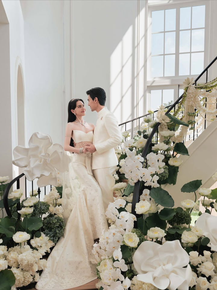 งานแต่งซุปตาร์สายแฟ "ใหม่ ดาวิกา - เต๋อ ฉันทวิชช์" กับดีเทลชุดบ่าวสาวสุดยูนีค!