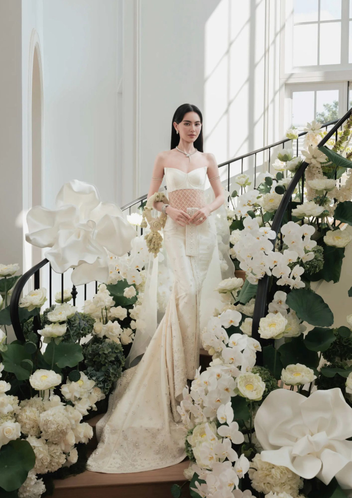 งานแต่งซุปตาร์สายแฟ "ใหม่ ดาวิกา - เต๋อ ฉันทวิชช์" กับดีเทลชุดบ่าวสาวสุดยูนีค!