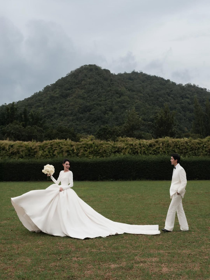 งานแต่งซุปตาร์สายแฟ "ใหม่ ดาวิกา - เต๋อ ฉันทวิชช์" กับดีเทลชุดบ่าวสาวสุดยูนีค!