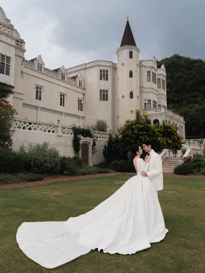 งานแต่งซุปตาร์สายแฟ "ใหม่ ดาวิกา - เต๋อ ฉันทวิชช์" กับดีเทลชุดบ่าวสาวสุดยูนีค!