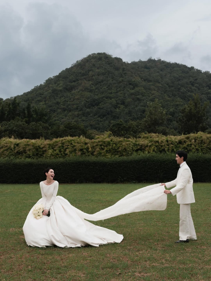 งานแต่งซุปตาร์สายแฟ "ใหม่ ดาวิกา - เต๋อ ฉันทวิชช์" กับดีเทลชุดบ่าวสาวสุดยูนีค!