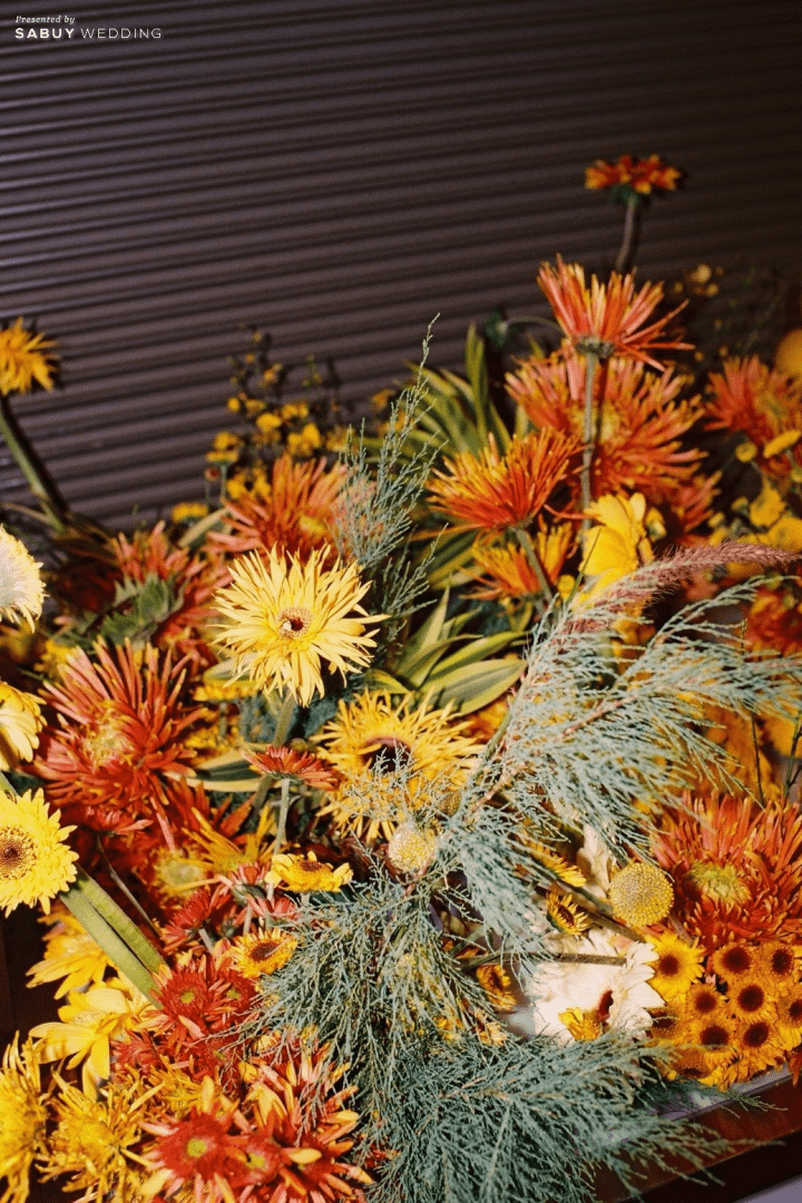 รีวิวงานแต่งงาน ‘Feel like home’ บอกเล่าตัวตนผ่านดีเทลงานคราฟต์ @The Okura Prestige Bangkok