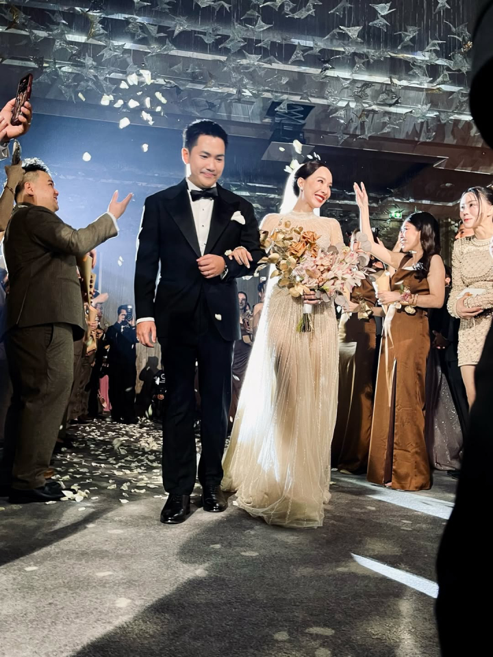  โรแมนติกทุกมุมกล้อง รวมภาพสุดหวาน งานแต่ง “มิ้นท์ ณัฐวรา - หยัง วิธวิทย์”