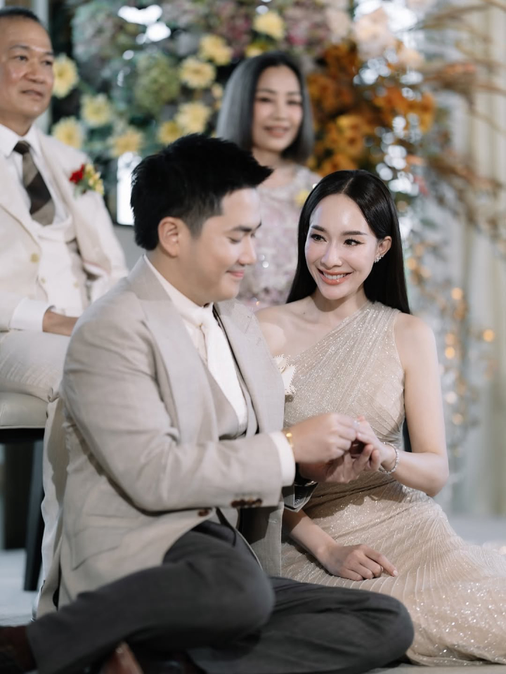  โรแมนติกทุกมุมกล้อง รวมภาพสุดหวาน งานแต่ง “มิ้นท์ ณัฐวรา - หยัง วิธวิทย์”