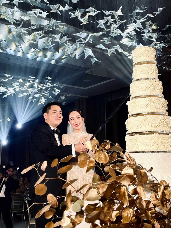  โรแมนติกทุกมุมกล้อง รวมภาพสุดหวาน งานแต่ง “มิ้นท์ ณัฐวรา - หยัง วิธวิทย์”