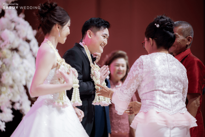  รีวิวงานแต่งธีมสีสุด Glam ไฮไลต์จอ LED เปลี่ยนธีมตามพิธีแบบสวยอลัง @The Grand Fourwings Convention Hotel Bangkok