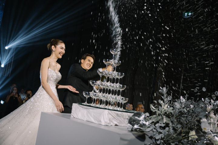 รีวิวงานแต่งธีมสี Metallic ฟีลปาร์ตี้ จัดเต็มแสงสีเสียง @ SO/ BANGKOK