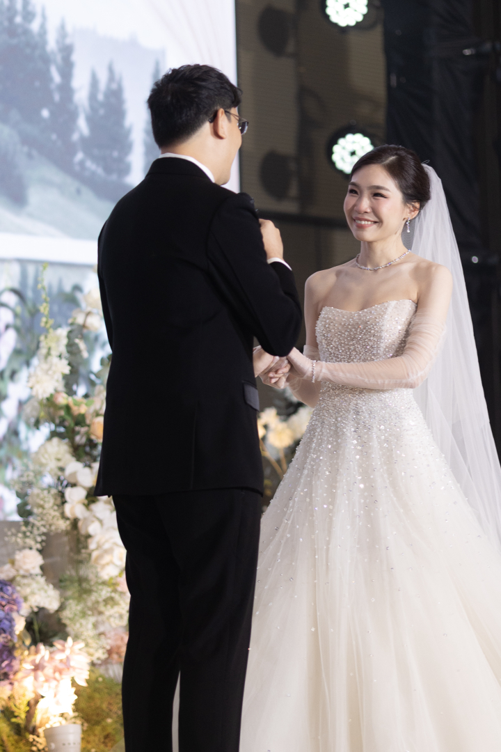  รีวิวงานแต่งอบอุ่นบรรยากาศ Glass House ดีไซน์สวยอลังจากฉากหนังที่ชอบ @ The Okura Prestige Bangkok