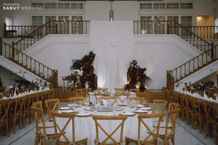 รีวิวงานแต่งสีเบอร์กันดีที่ทั้งอบอุ่นทั้งเก๋ ของเจ้าของร้านกาแฟ Home by now @ Silooet House