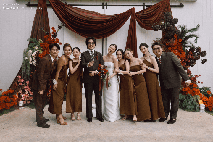  รีวิวงานแต่งสีเบอร์กันดีที่ทั้งอบอุ่นทั้งเก๋ ของเจ้าของร้านกาแฟ Home by now @ Silooet House