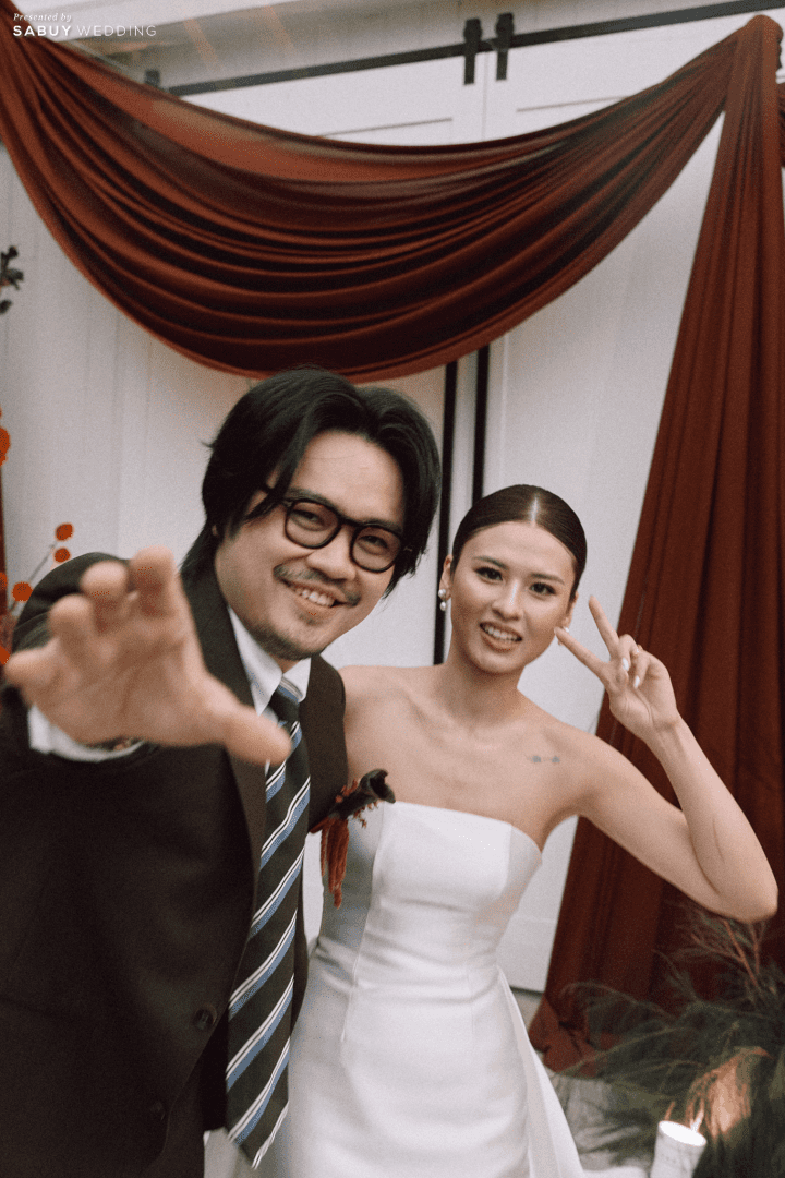 รีวิวงานแต่งสีเบอร์กันดีที่ทั้งอบอุ่นทั้งเก๋ ของเจ้าของร้านกาแฟ Home by now @ Silooet House