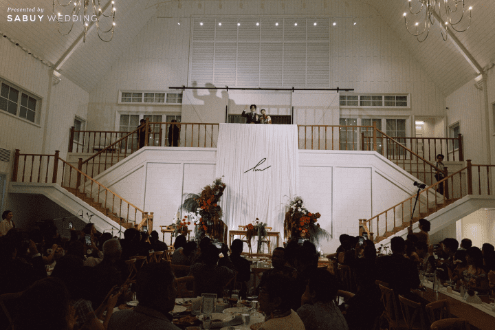 รีวิวงานแต่งสีเบอร์กันดีที่ทั้งอบอุ่นทั้งเก๋ ของเจ้าของร้านกาแฟ Home by now @ Silooet House