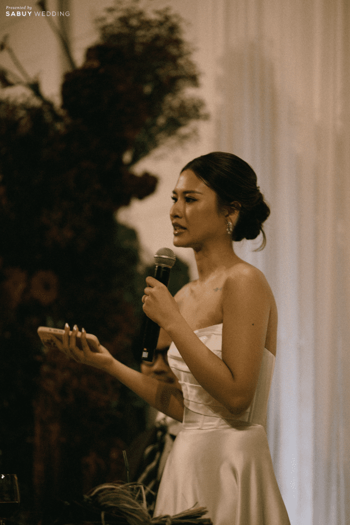 รีวิวงานแต่งสีเบอร์กันดีที่ทั้งอบอุ่นทั้งเก๋ ของเจ้าของร้านกาแฟ Home by now @ Silooet House