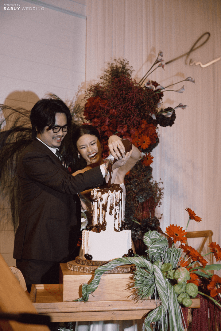 รีวิวงานแต่งสีเบอร์กันดีที่ทั้งอบอุ่นทั้งเก๋ ของเจ้าของร้านกาแฟ Home by now @ Silooet House